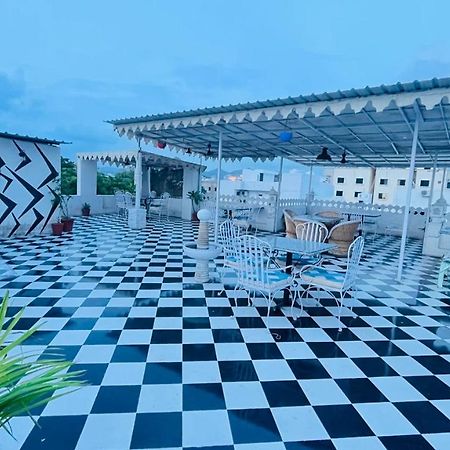 Hotel Tree Of Heaven อุเดเปอร์ ภายนอก รูปภาพ