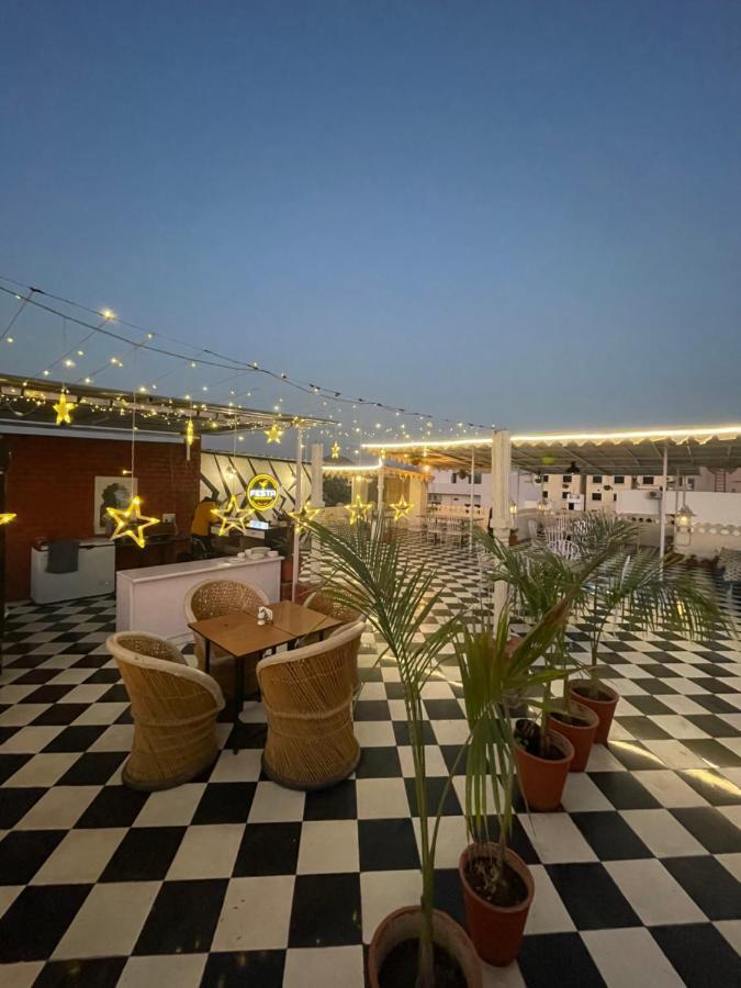 Hotel Tree Of Heaven อุเดเปอร์ ภายนอก รูปภาพ