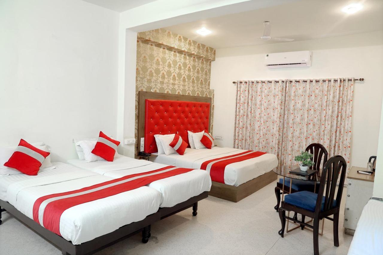 Hotel Tree Of Heaven อุเดเปอร์ ภายนอก รูปภาพ