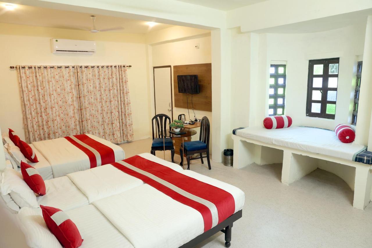 Hotel Tree Of Heaven อุเดเปอร์ ภายนอก รูปภาพ