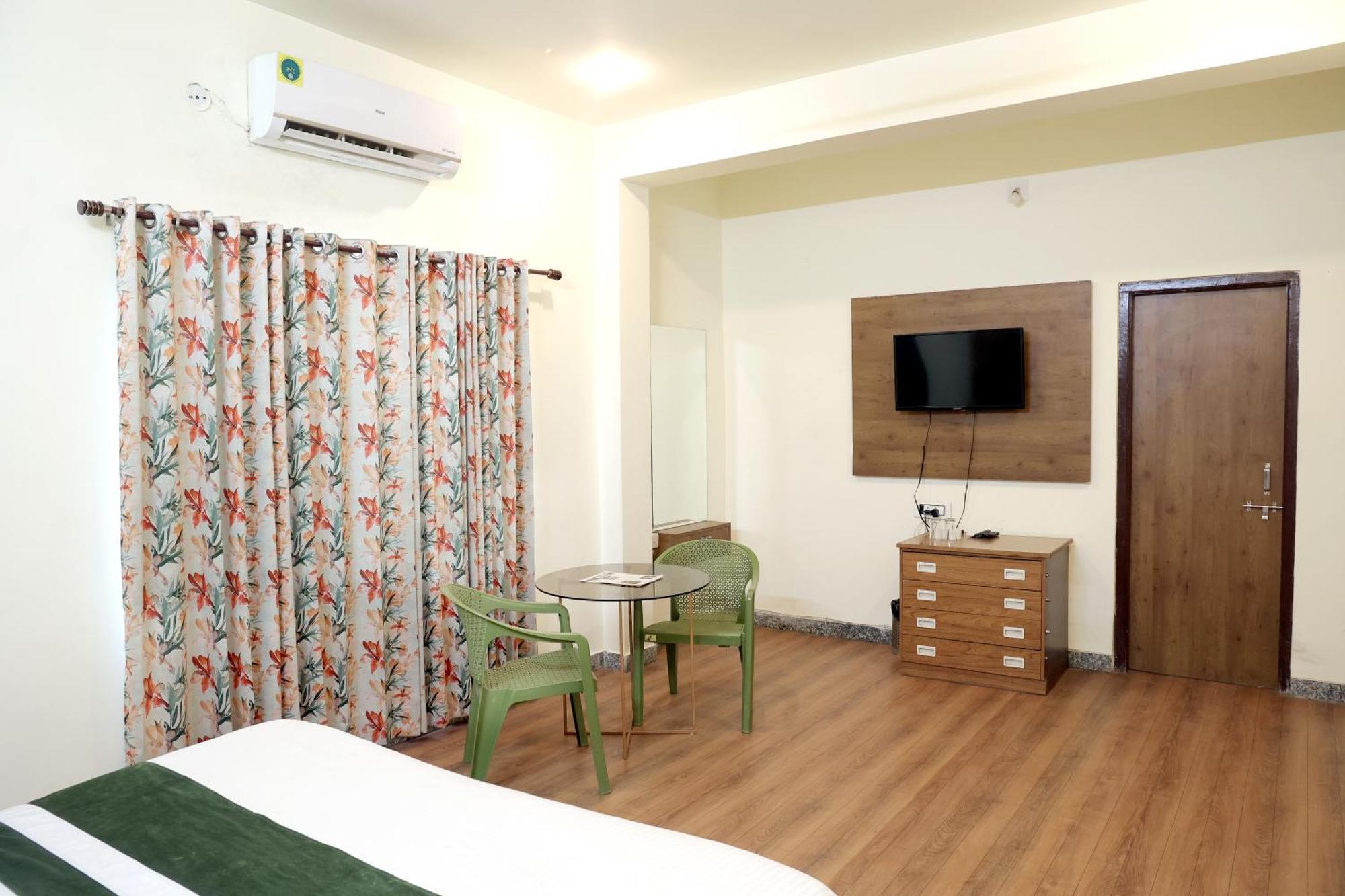 Hotel Tree Of Heaven อุเดเปอร์ ภายนอก รูปภาพ