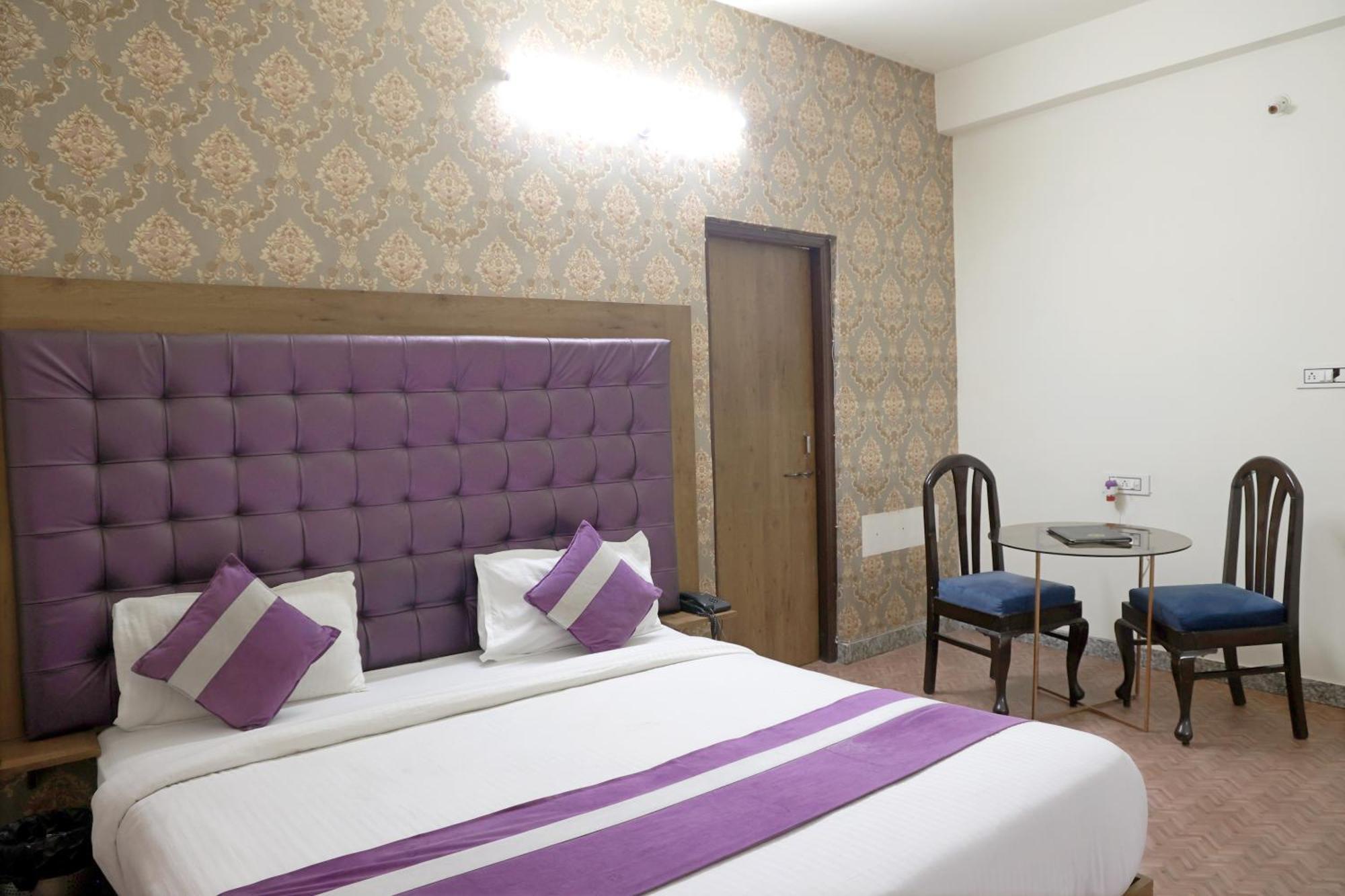 Hotel Tree Of Heaven อุเดเปอร์ ภายนอก รูปภาพ